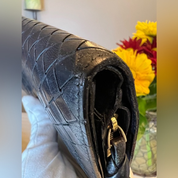 BOTTEGA VENETA Intrecciato Black Kisslock Wallet with Zipper Compartment - Picture 3 of 16